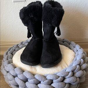 Girl's Black Fur-Lined Boots